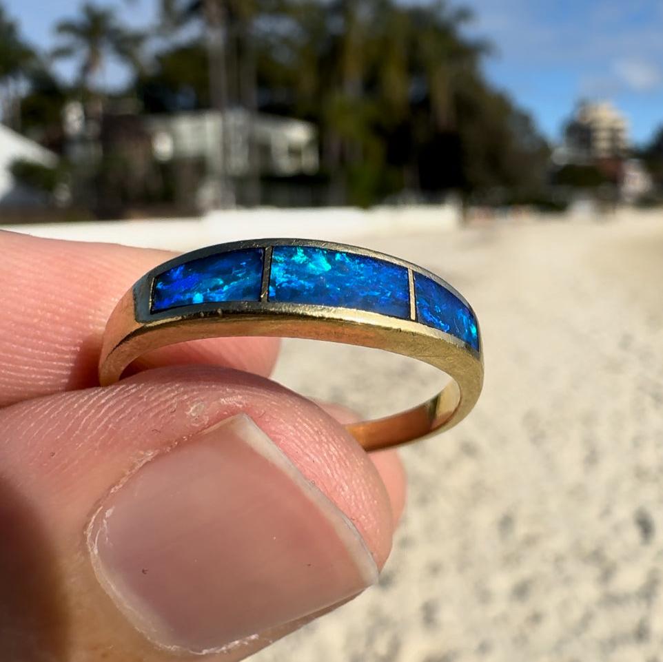 18ct Yellow Gold Ring w/ Opal Inlay