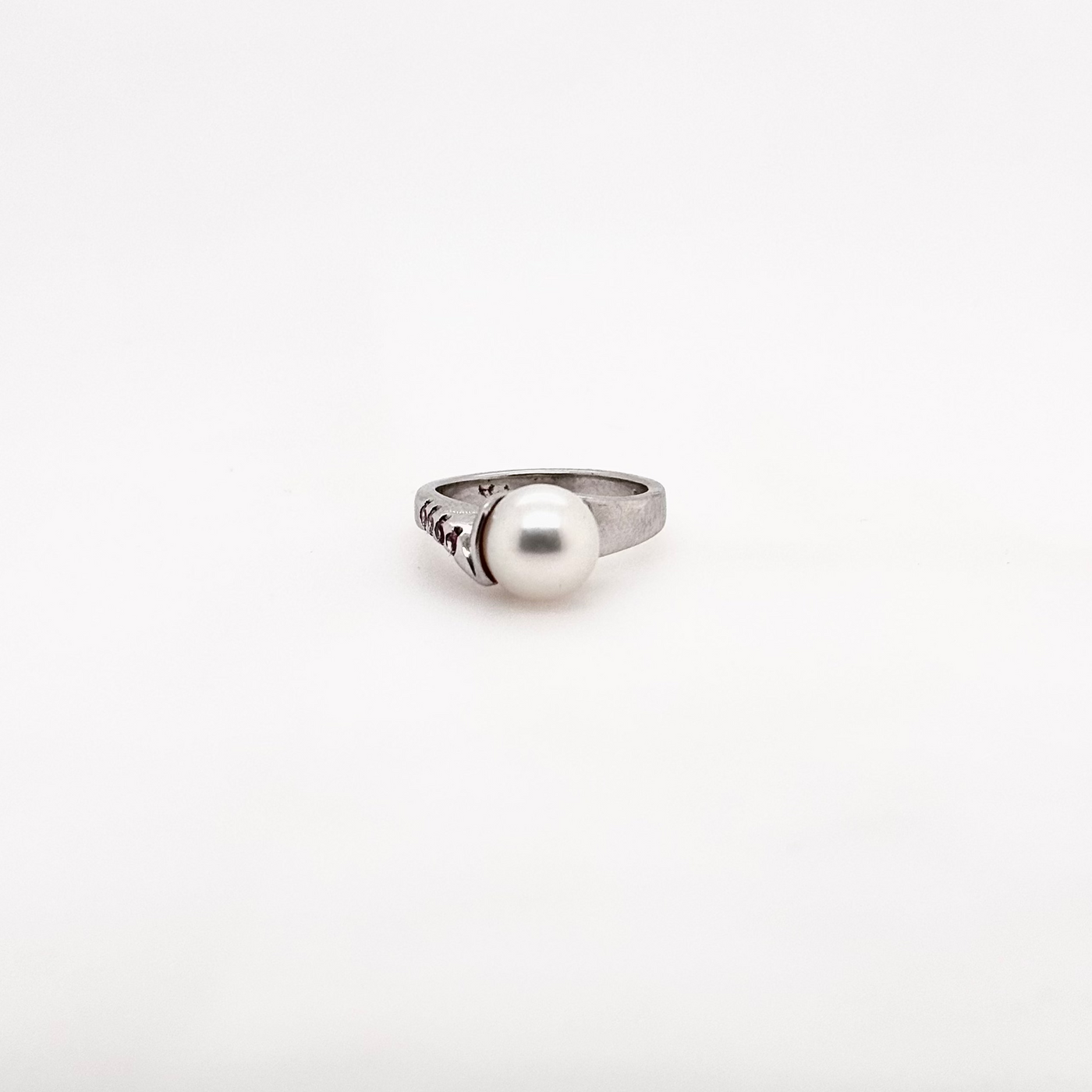 9ct White Gold White Akoya Pearl and Pink Sapphire Dress Ring