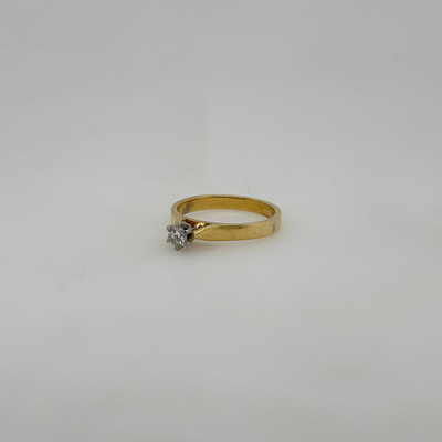 18ct Yellow Gold Solitaire Diamond Ring